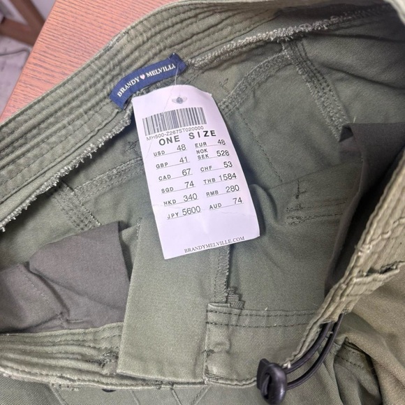Brandy Melville NWT green cargo wide leg pants with adjustable waist - Picture 3 of 6